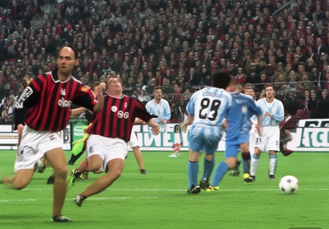 2000年AC米兰VS拉齐奥巅峰对决：意甲经典战术对决回顾